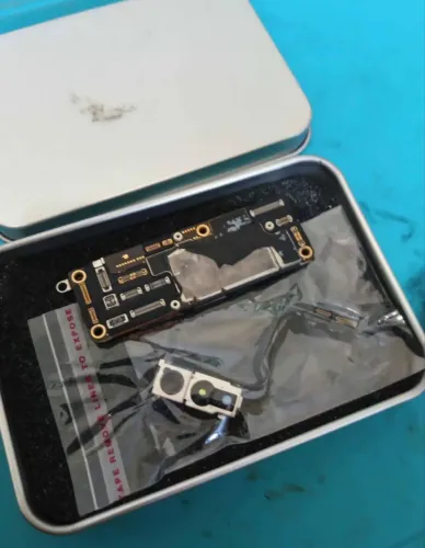 Placa IPhone 16 pro Max