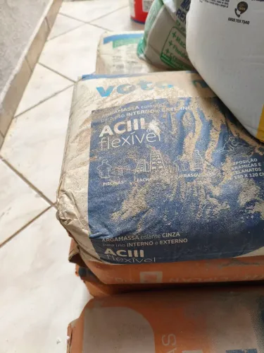 Vendo resto de obra, 3 argamassa Ac 3 piso sobre piso mais dsois pacote de massa pronta.