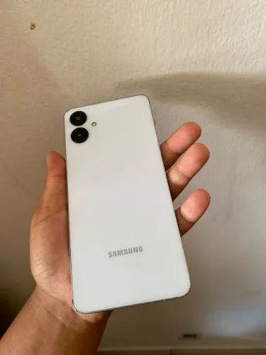 A06 semi novo