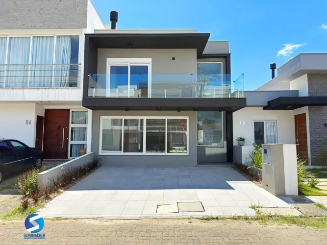 Casa 4 dormitórios( 1 dorm térreo) no Condomínio Villa Amalfi, na zona sul de Porto Alegre