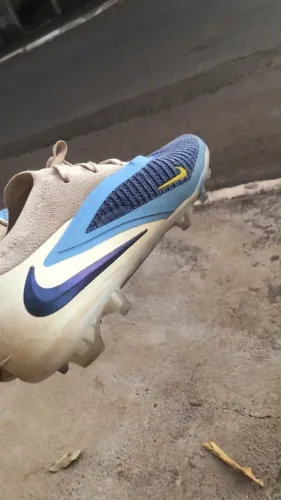 CHUTEIRA NIKE PHANTON CAMPO