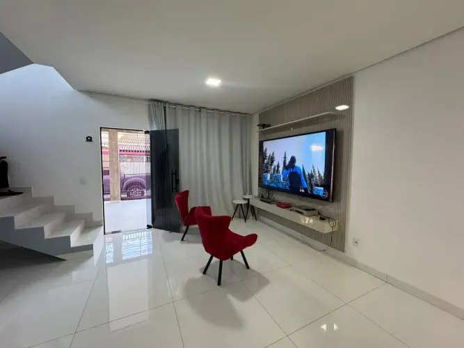 Vendo sobrado na QC 6, RIACHO FUNDO 2, a vista.