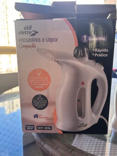 Passadeira a vapor compacta 800 W - 220 V - ideal para quem não quer passar roupa