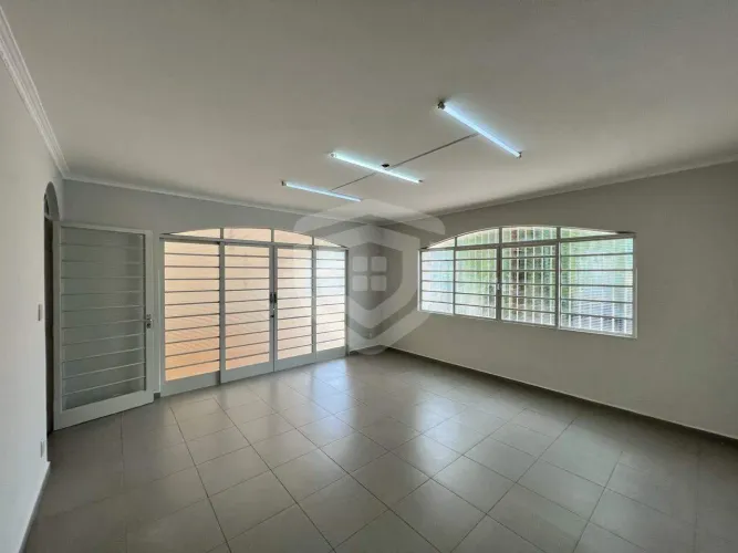 CASA COMERCIAL E RESIDENCIAL, ÓTIMA LOCALIZAÇÃO.