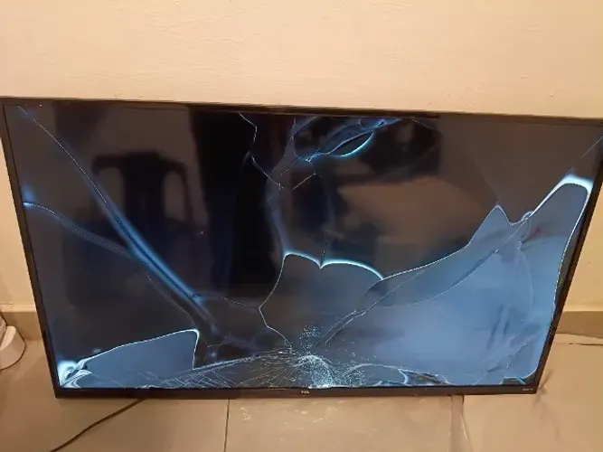 TV SEMP 43 polegadas para retirada de peças