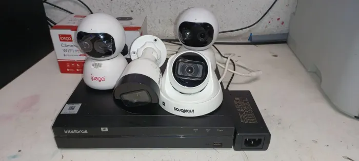 Kit NVR INTELBRAS 4 canais com 4 câmeras IP, oportunidade!