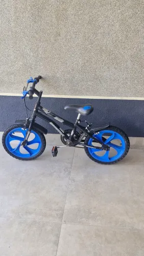 Bicicleta para 03 a 06 anos