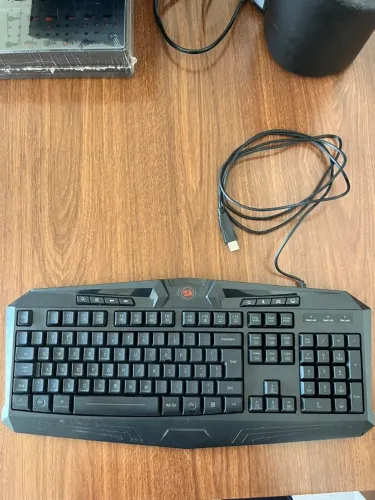 Teclado Gamer Redragon Harpe c/Detalhe