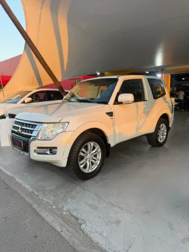 Mitsubishi Pajero HPE 3.2 4X4 T.i. Dies. 5P Aut. 2015