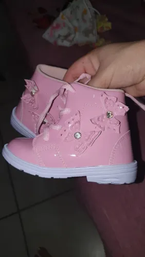 Vende-se bota infantil tam 22,nova,nunca usada.