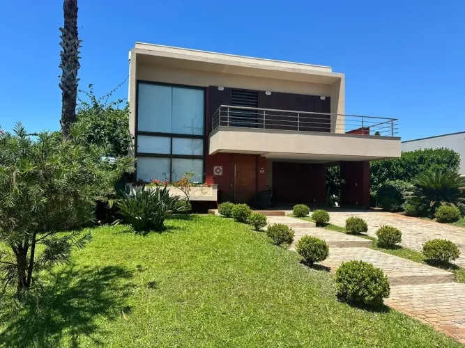 Sobrado com 292m2 privativos e 4 suítes à venda no condominio Ocean Side em Torres RS