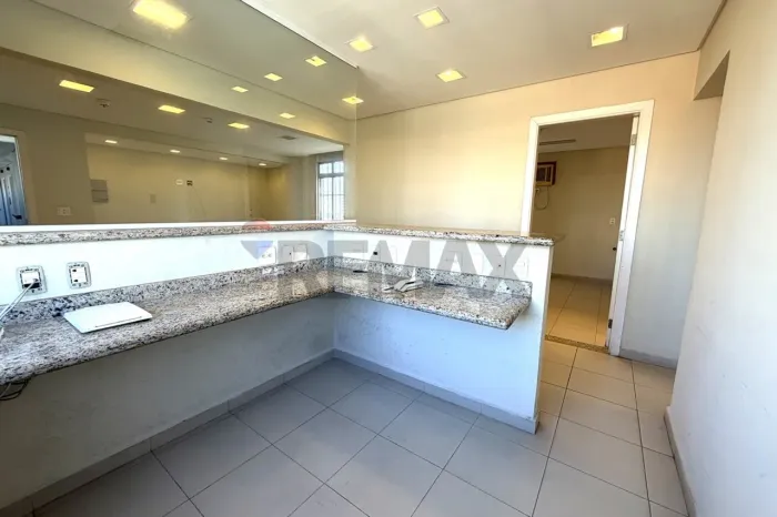 Sala Comercial à venda no coração do Gonzaga em Santos SP 89 m² - R$ 348.000,00