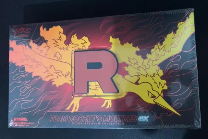 Pokémon TCG Box Ultra Premium Moltres ex Equipe Rocket Lacrado ING