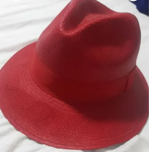 Chapéu panamá vermelho, usado pouquíssimo , lindo, tamanho 58. original.