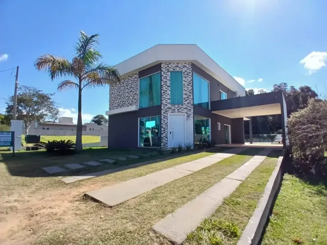 Sobrado VENDA Ninho Verde 2 - Pardinho 291m² 4 dorm. avenida principal em frente ao Centro
