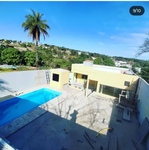 Casa com acabamento de alto padrão, em condomínio de luxo, segurança 24 horas