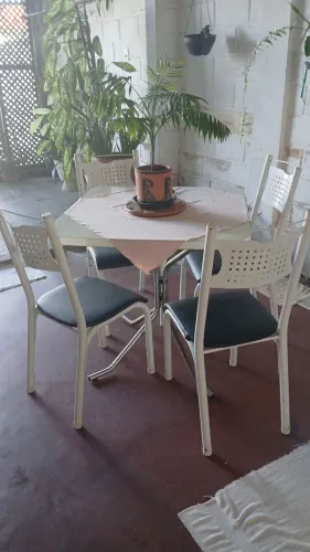 Mesa com 4 cadeiras