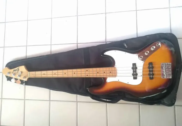Contrabaixo Jazz Bass, com tarraxas schaeffler