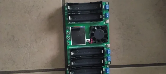 Testador e carregador de células de litio 18650 tipo Arduino
