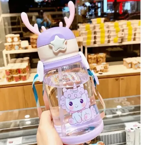 garrafinha infantil lilás. 600ml. com canudo e alça.