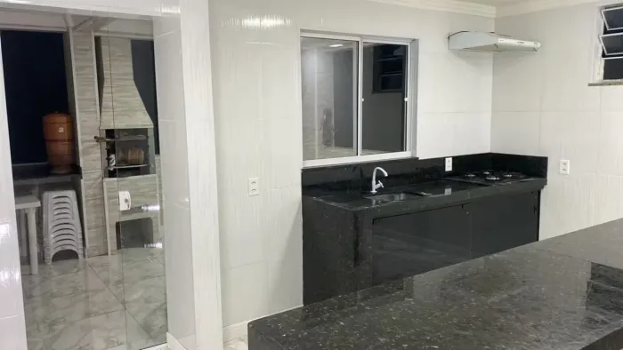 Lindo triplex por diária ou mensal C/ acesso a trilha e praia.