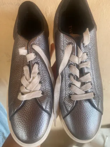 2 sapatos novos