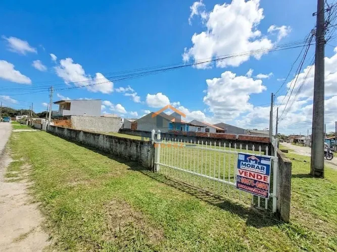 Terreno de Esquina em Praia de Leste