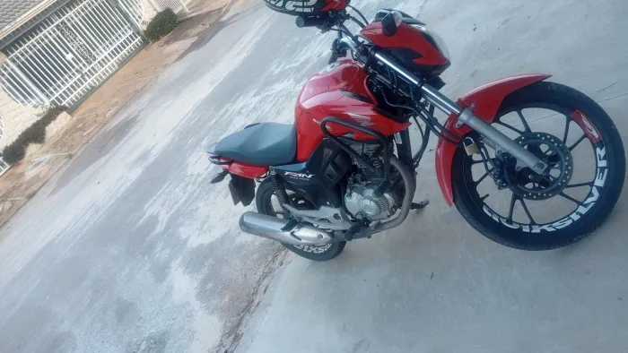 Moto fan 2022 ,14.000 km rodados Pra trocar em ágio de casa ou AP 