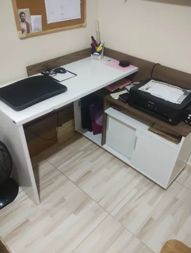 Vendo escrivaninha em L - Ótimo estado.