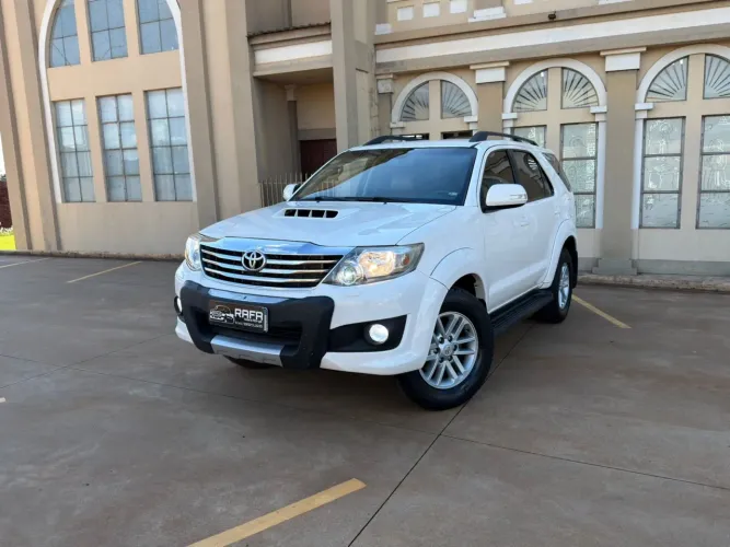 Toyota Hilux SW4 SRV D4-d 4X4 3.0 TDI Dies. AUT 2014