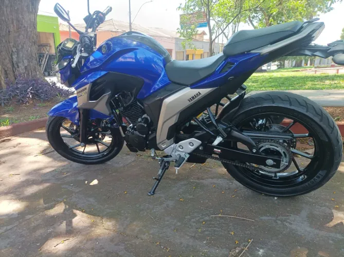 Motocicleta - Fazer FZ25 - conservada