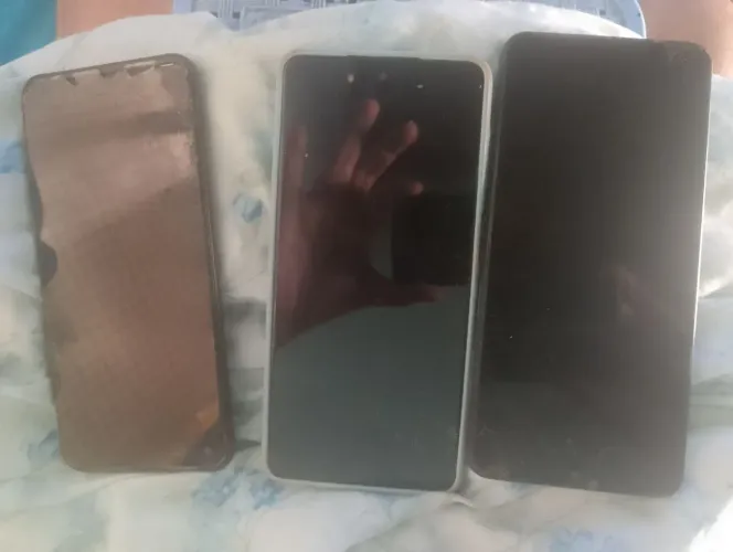 3 celulares para tira perças ou consertar para usar , os defeitos são no touch ( tela)