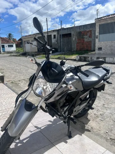 VENDE-SE HONDA CG