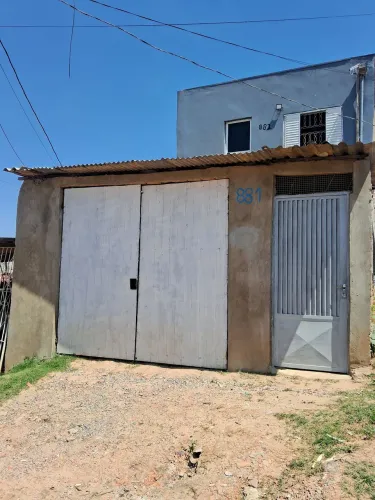 Vendo ou troco esse sobrado por uma chácara
