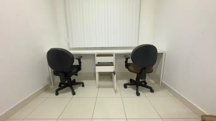 Mesa + 2 cadeiras