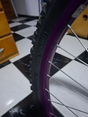 Vendo bicicleta feminina aro 24,usada mas em estado bom.