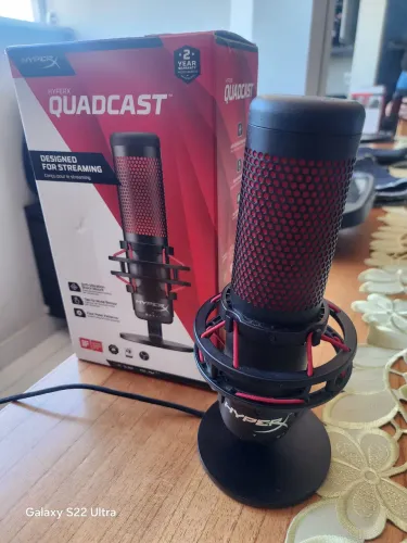 Microfone gamer hyperx quadcast 
