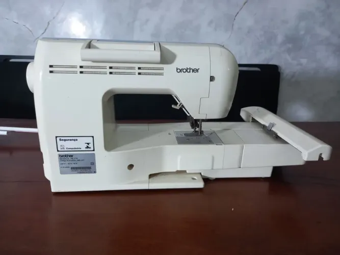 Máquina de bordado Brother PE 770