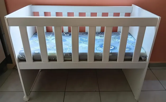 BERÇO + COLCHÃO.  150,00 
