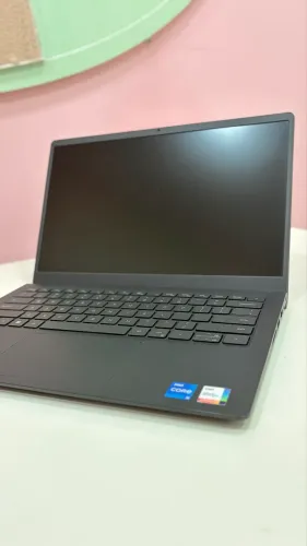 Notebook Dell Vostro 3420 Intel Core i5-1135G7, 16 GB RAM, SSD 512 GB, Windows 11 Pro