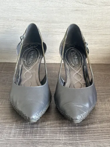 Scarpin Cinza