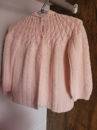 Blusa Croche Infantil com Capuz e Botões Flor Rosa Claro