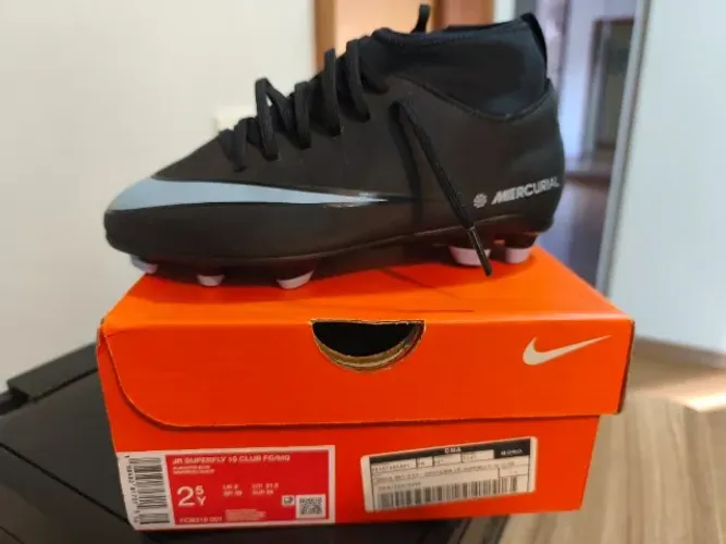 Chuteira NIKE infantil Mercurial número 33