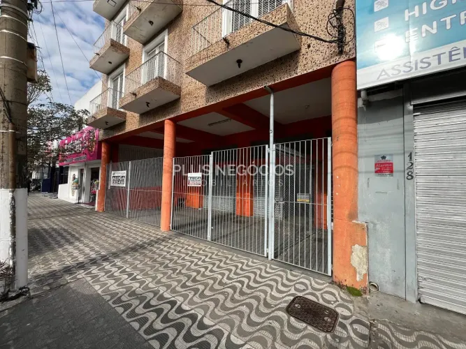 Salão Comercial à Venda na Avenida Principal de Votorantim 204m² Construídos, Pé Direito