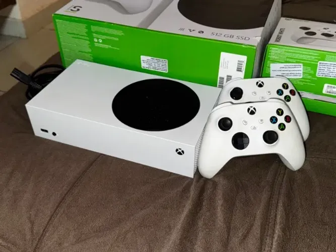 Console Xbox Series S 512GB (Estado de Zero) + 2 Controles Originais na Caixa