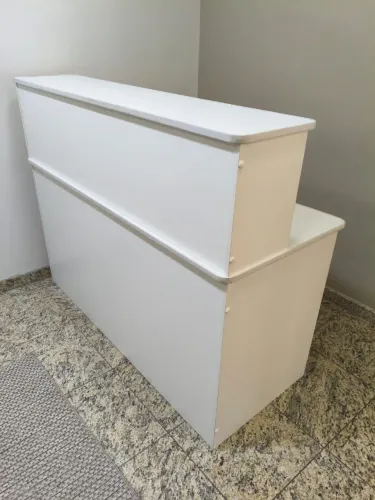 Balcão recepção.