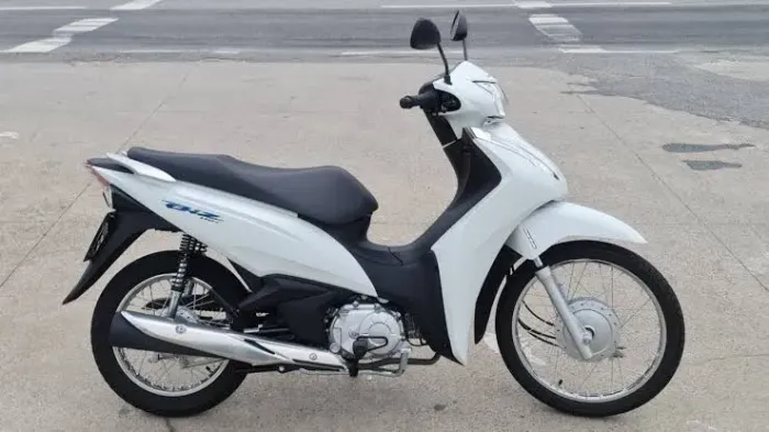 Vendo moto biz 110i única dona. 13.500 km