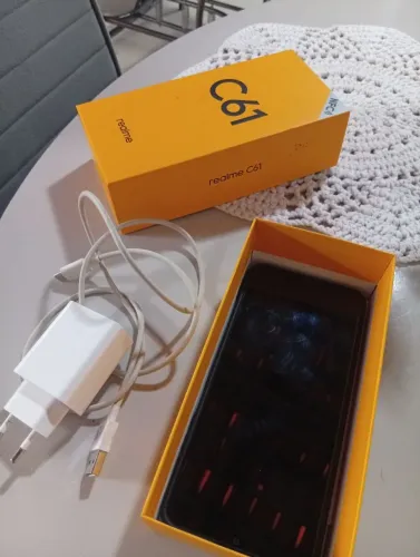 Celular realmec61