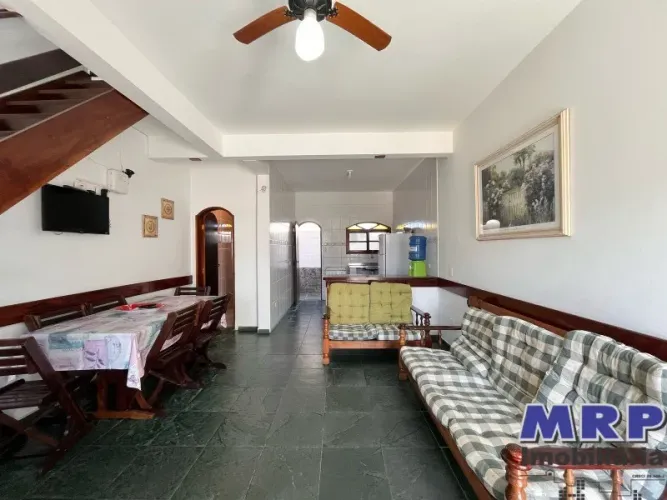Apartamento a venda em Ubatuba à 100 metros da Praia de Maranduba, condomínio com piscina 