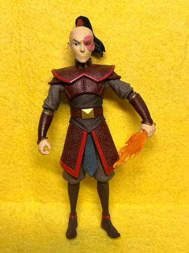 Boneco Articulado Zuko McFarlane Avatar A Lenda de Aang 13cm com Acessórios